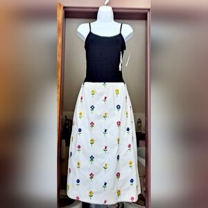 White Spring Summer Embroidered Floral Skirt Possibly Designer NWOT